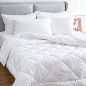 Microfiber/Bamboo Blend Quilt | Hypoallergenic & Antibacterial | Queen