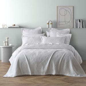 Bianca Cassiano White Polyester Jacquard Coverlet Set | Queen/King