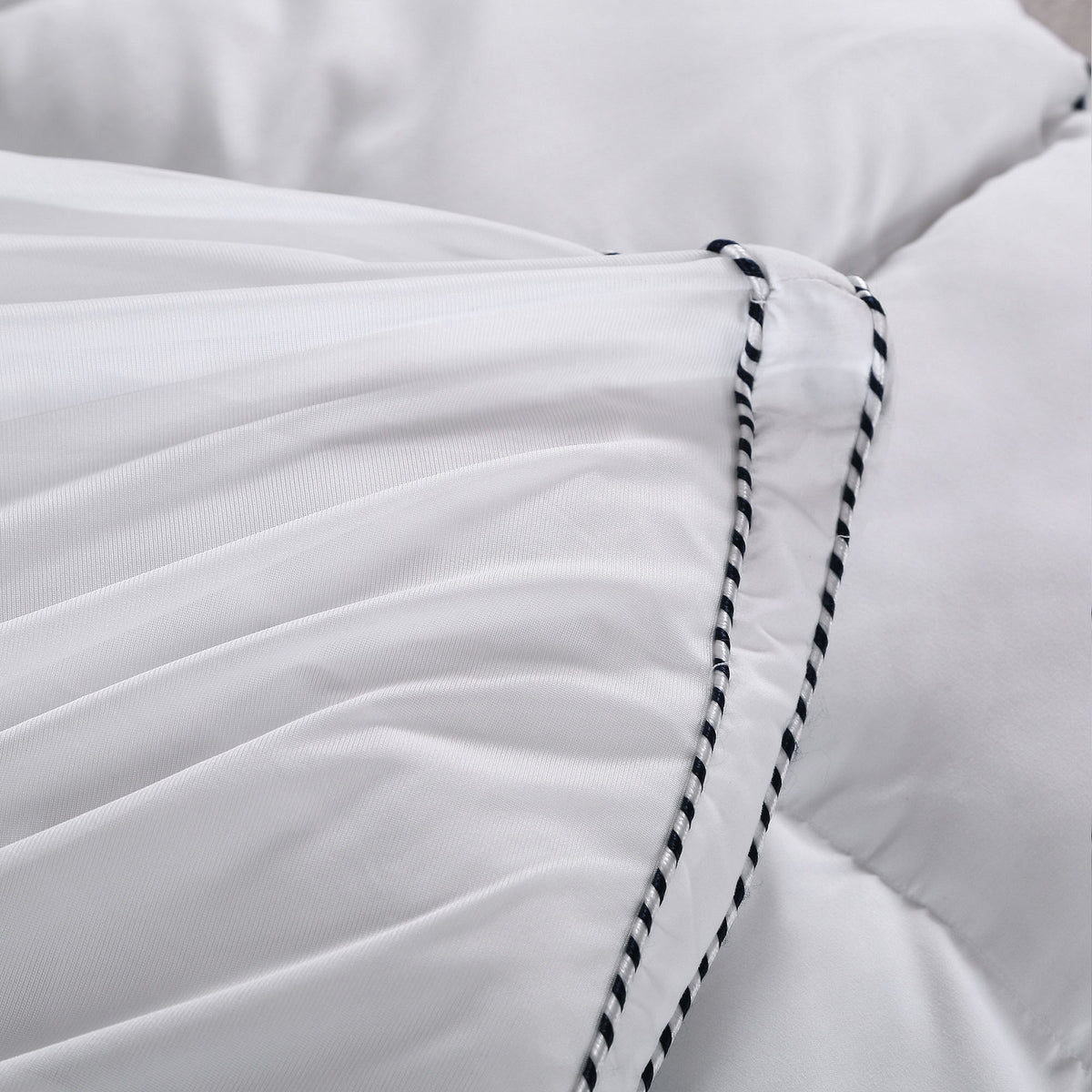 1000GSM Luxury Bamboo Fabric Gusset Mattress Pad Topper Cover | Queen | White