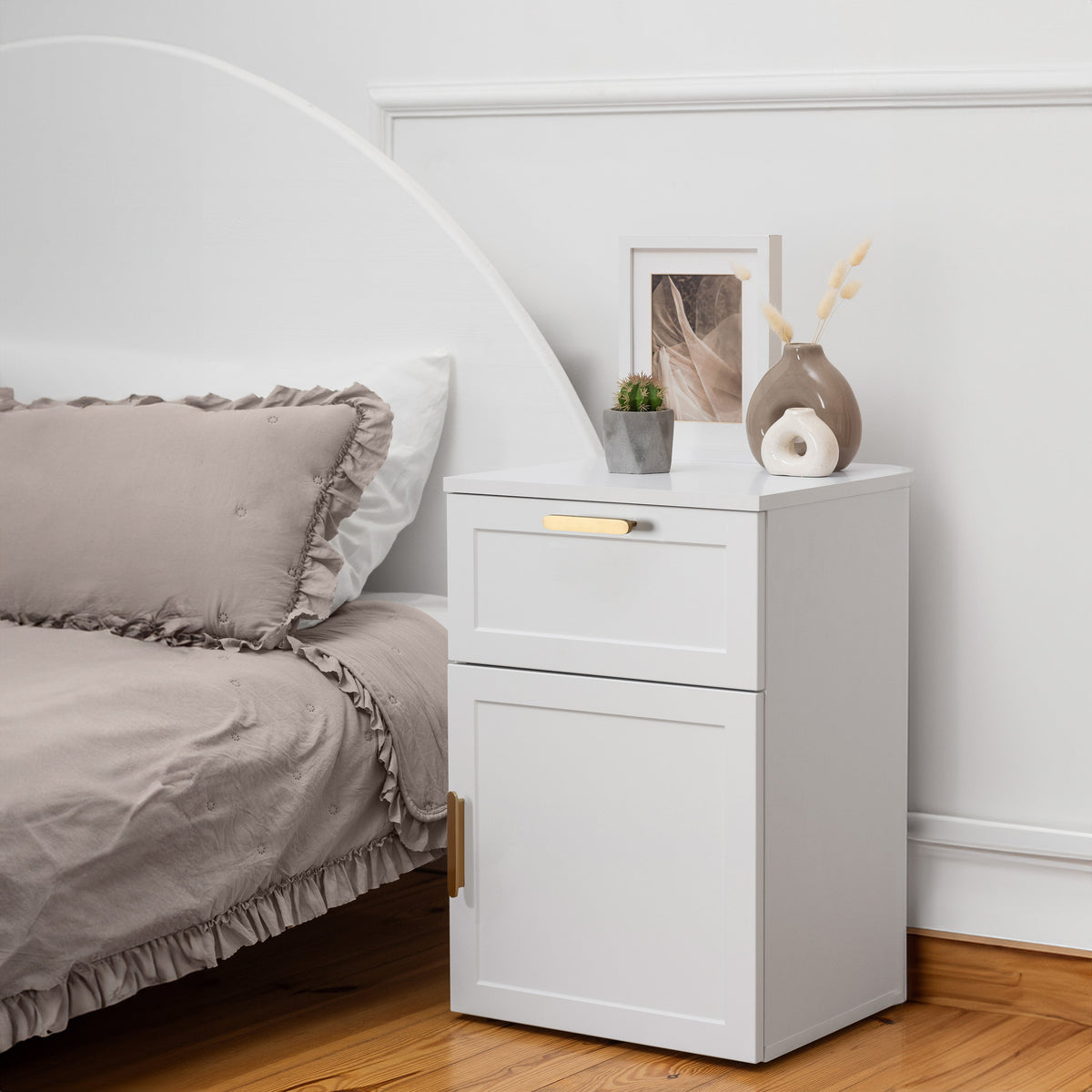 PORTO BEDSIDE TABLE | White | Hamptons | Oval Brass