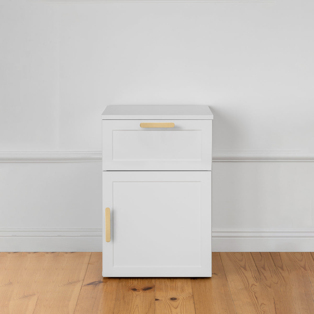 PORTO BEDSIDE TABLE | White | Hamptons | Oval Brass