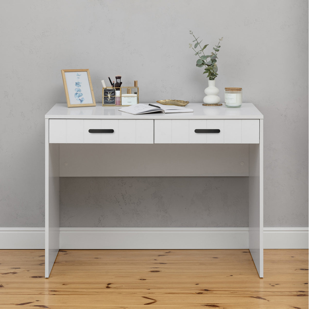 Odessa Desk | White | VJ Panel | Oval Black Handle
