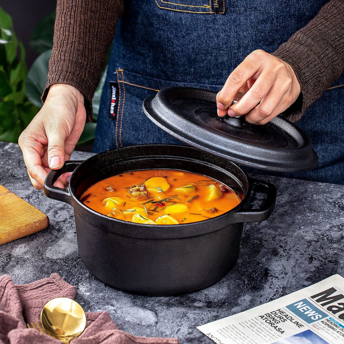 24cm | Pre-seasoned NonStick Cast Iron Dutch Oven | Handles | Lid | Skillet Cookware | Braising Pot | Casserole