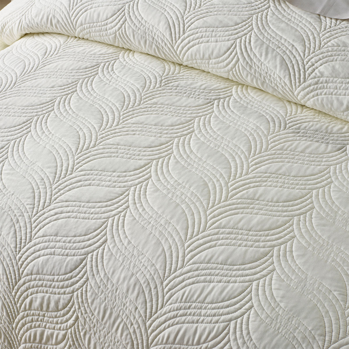 Bianca Kamala | Cream Embossed Bedspread Set | Super King