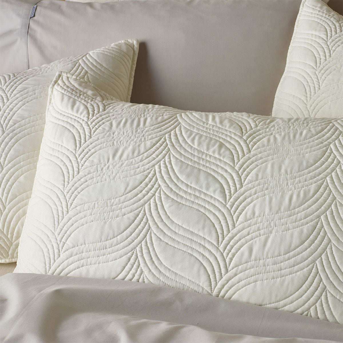 Bianca Kamala | Cream Embossed Bedspread Set | Super King