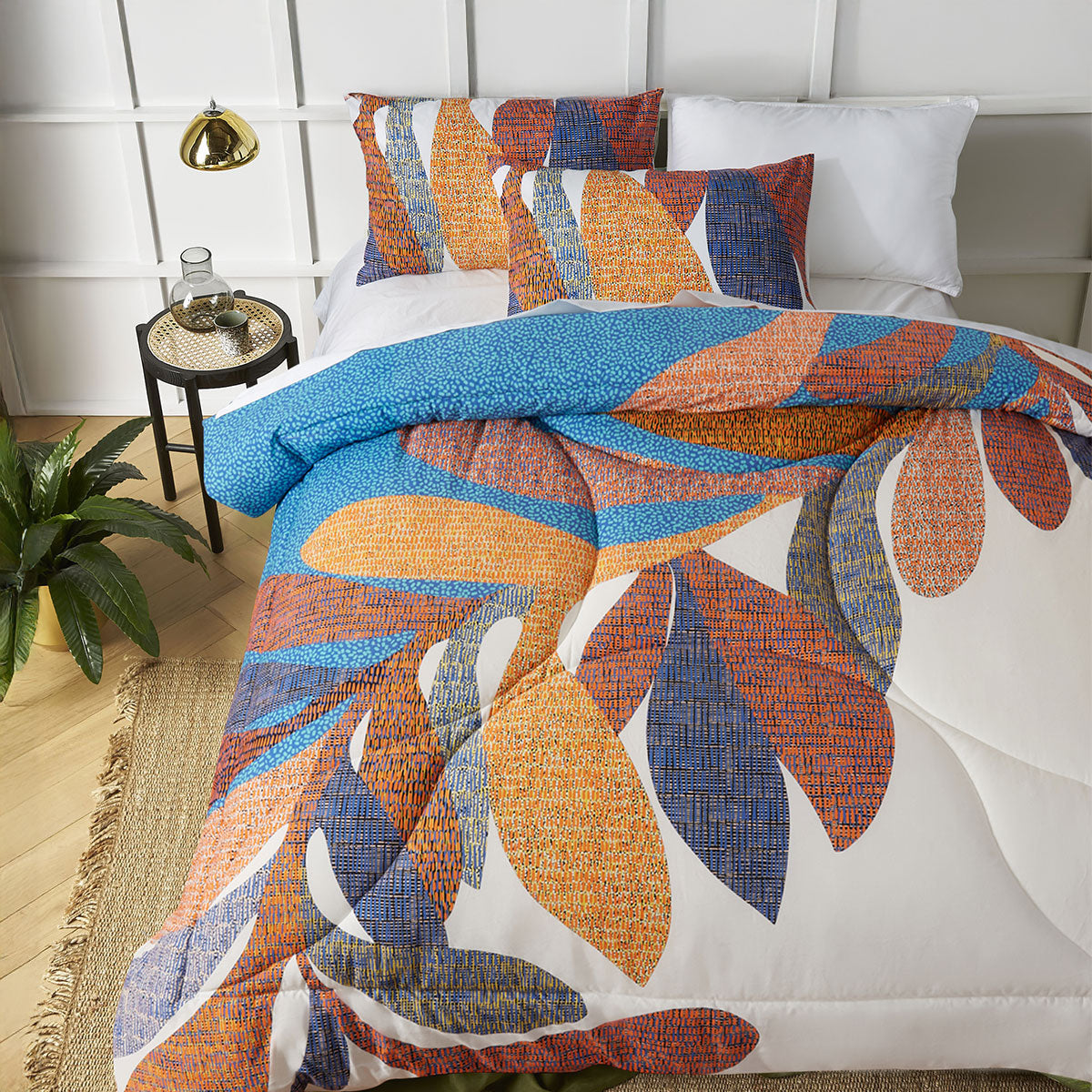 Accessorize Sorrel White Foliage 3 Piece Comforter Set | Queen
