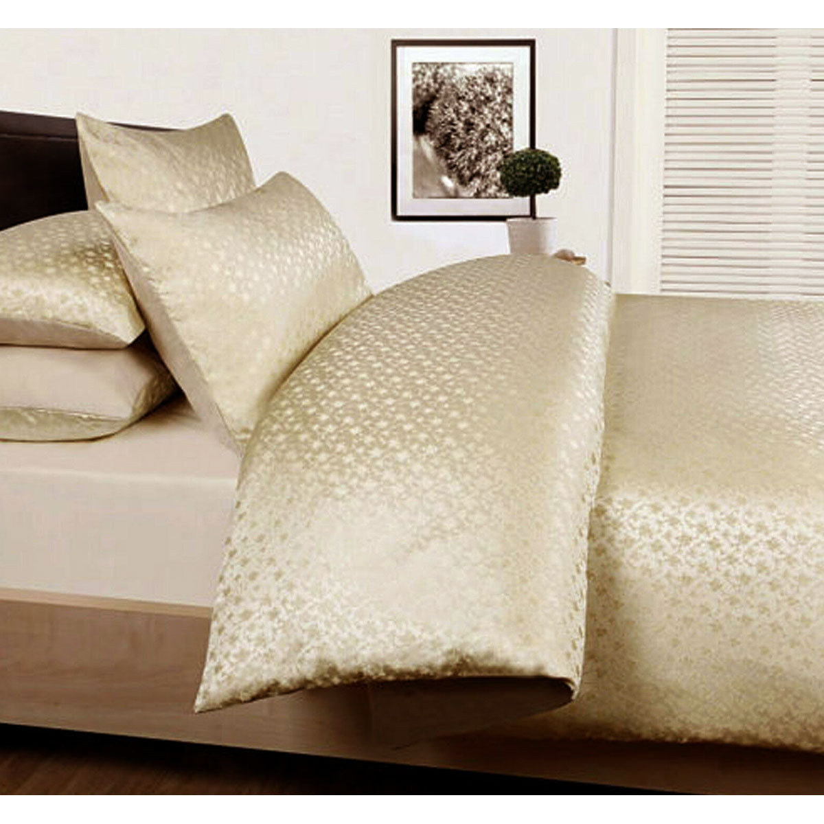 Accessorize | Bouquet Cream Jacquard | Quilt Cover Set | Double