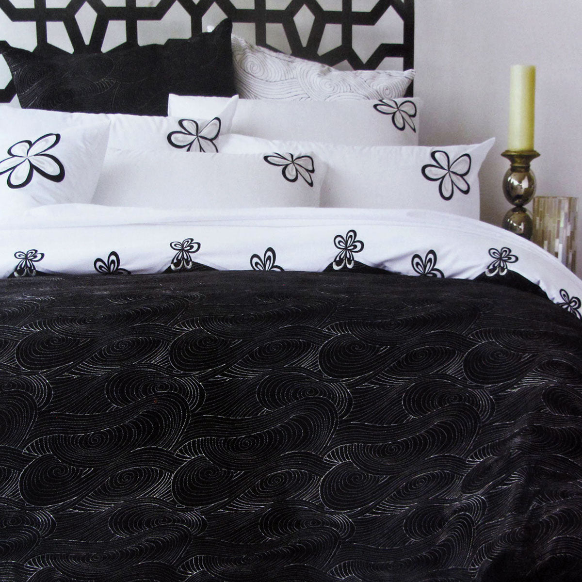 Accessorize | Hypnotic Black | Quilt Cover Set | Queen