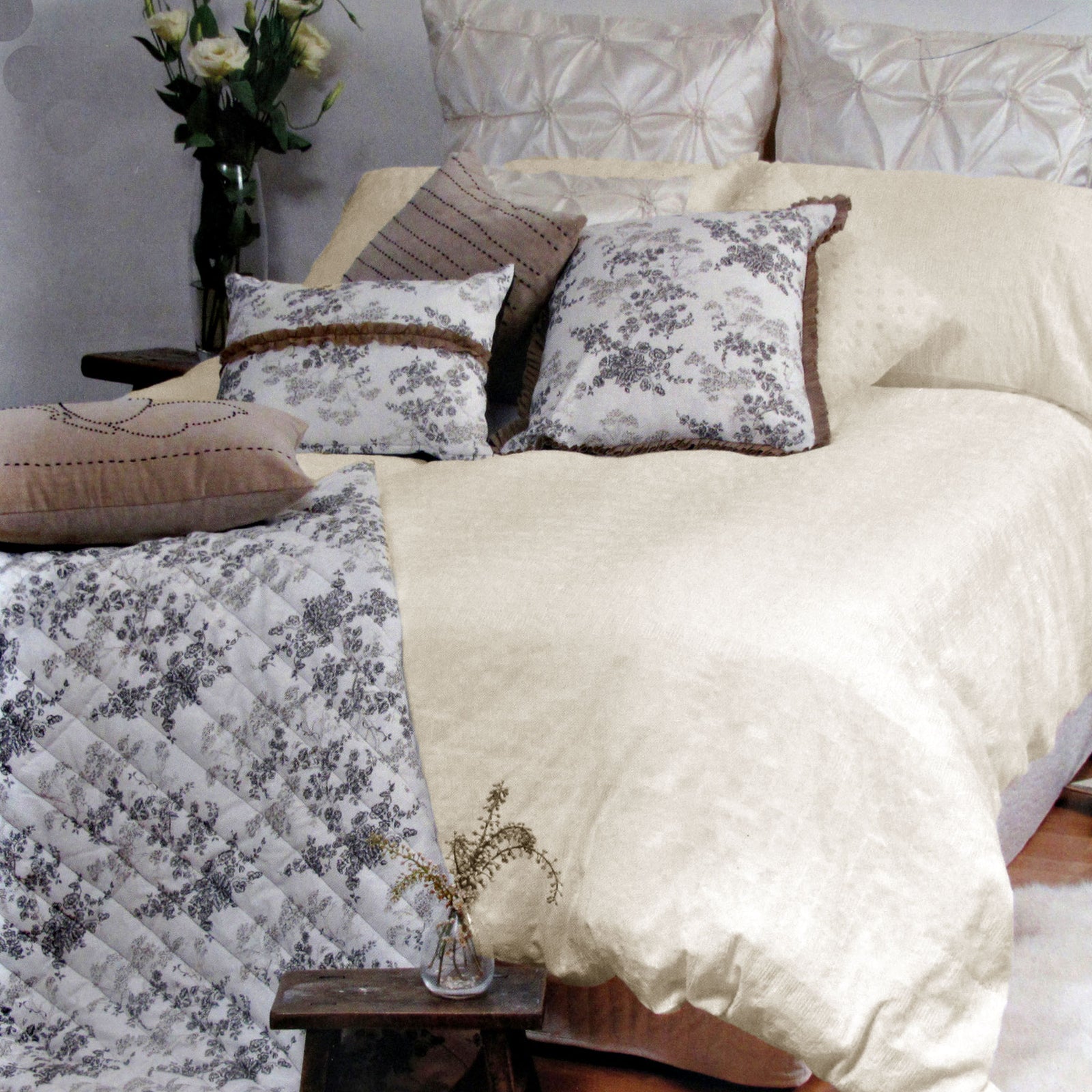 Canterbury | Tarlo Cream | Quilt Cover Set | Queen