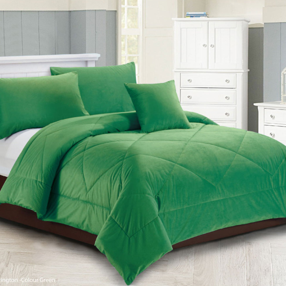 Georges Fine Linens Carrington Quilt / Comforter Set | Green | Super King