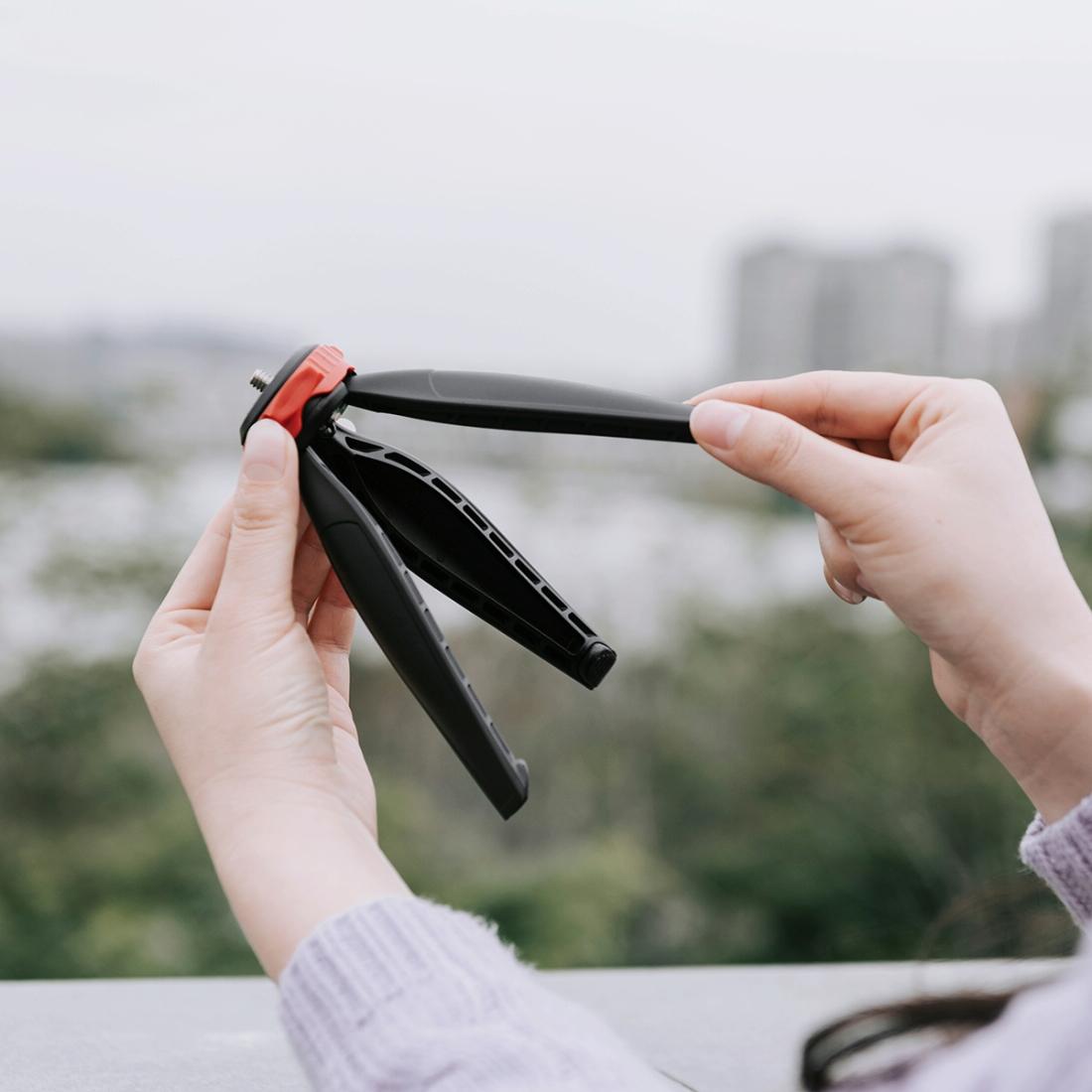 Vlogging Video Rig with LED Light, Mic & Tripod