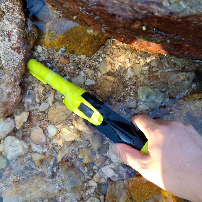 Waterproof Handheld Metal Detector with LCD Display | Fluorescent Green