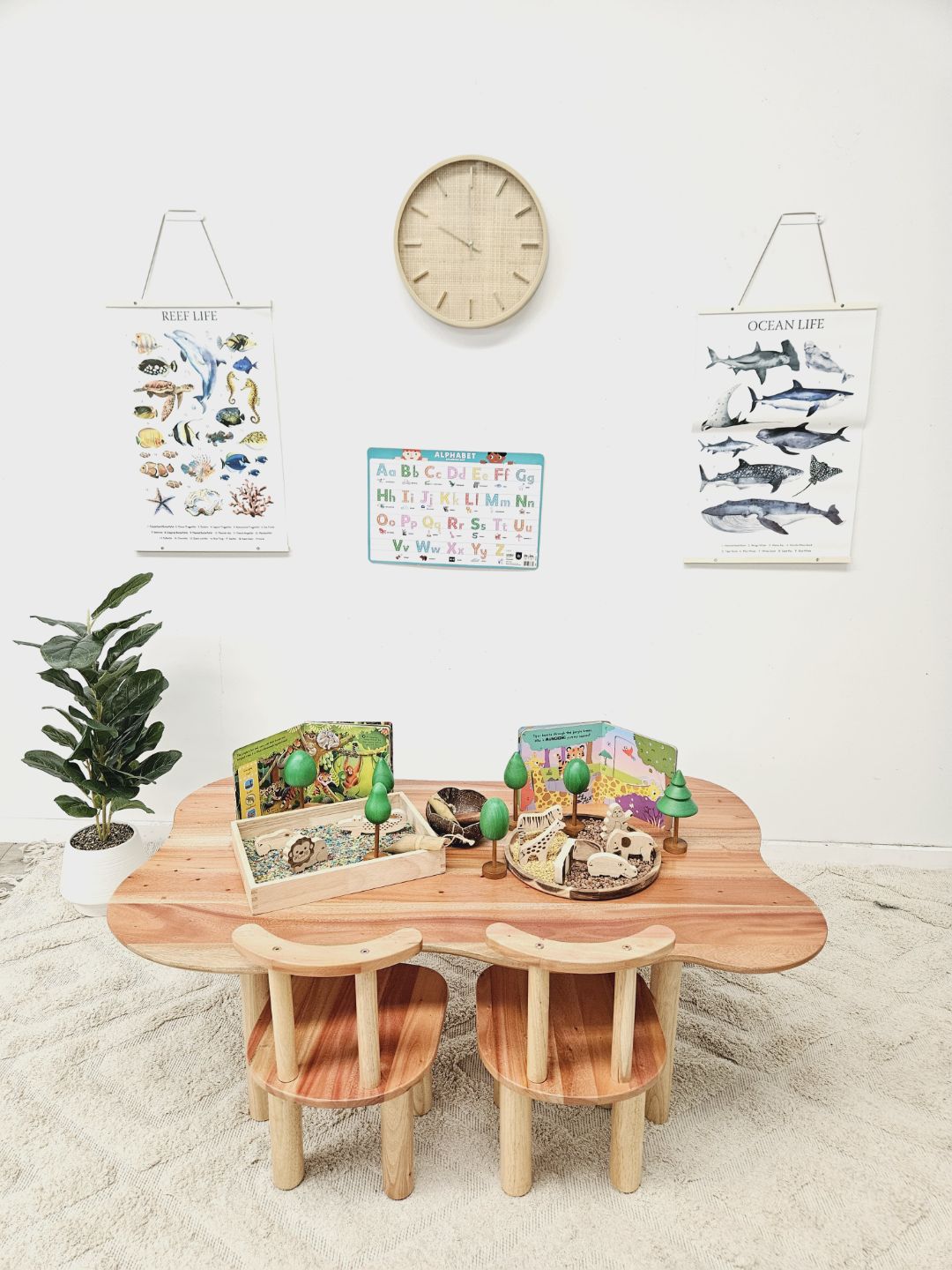 Child Hardwood Cloud Table with 4 Chairs