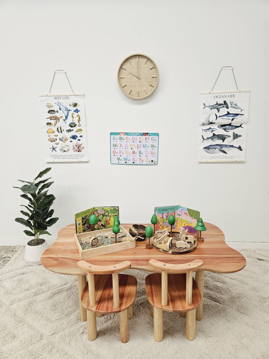 Child Hardwood Cloud Table with 4 Chairs