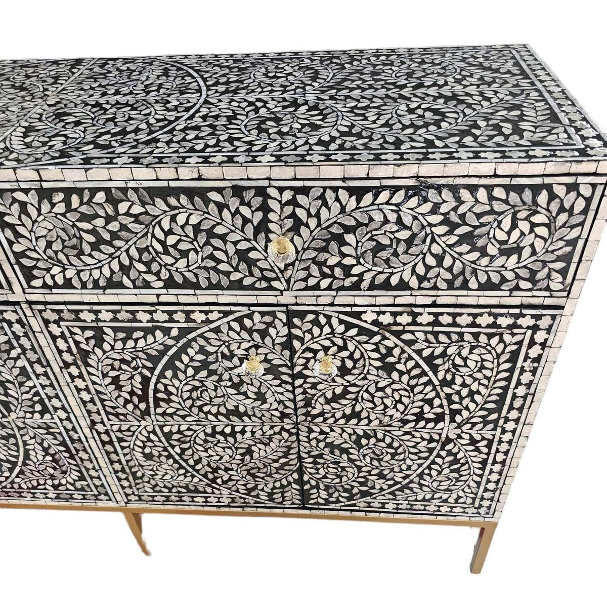 Mother of Pearl Grandiose Sideboard | Luxurious Storage