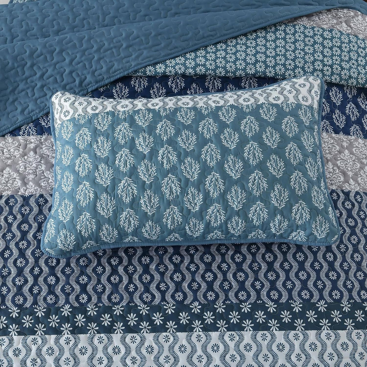 Classic Hydrangea Quilted Bedspread Set | 3-Piece | Soft & Cozy Quilt & Pillow Covers