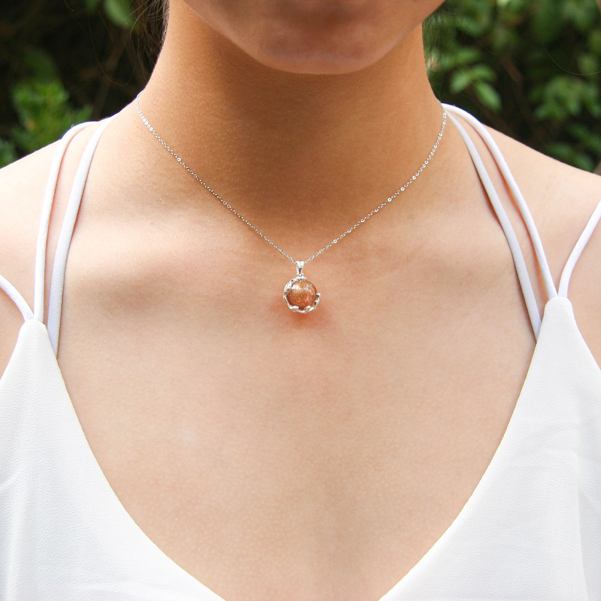 Gift Box | Aroma Necklace | White Gold | Planet Plutonian Amethyst (Golden Purple) | Purify Oil Blend