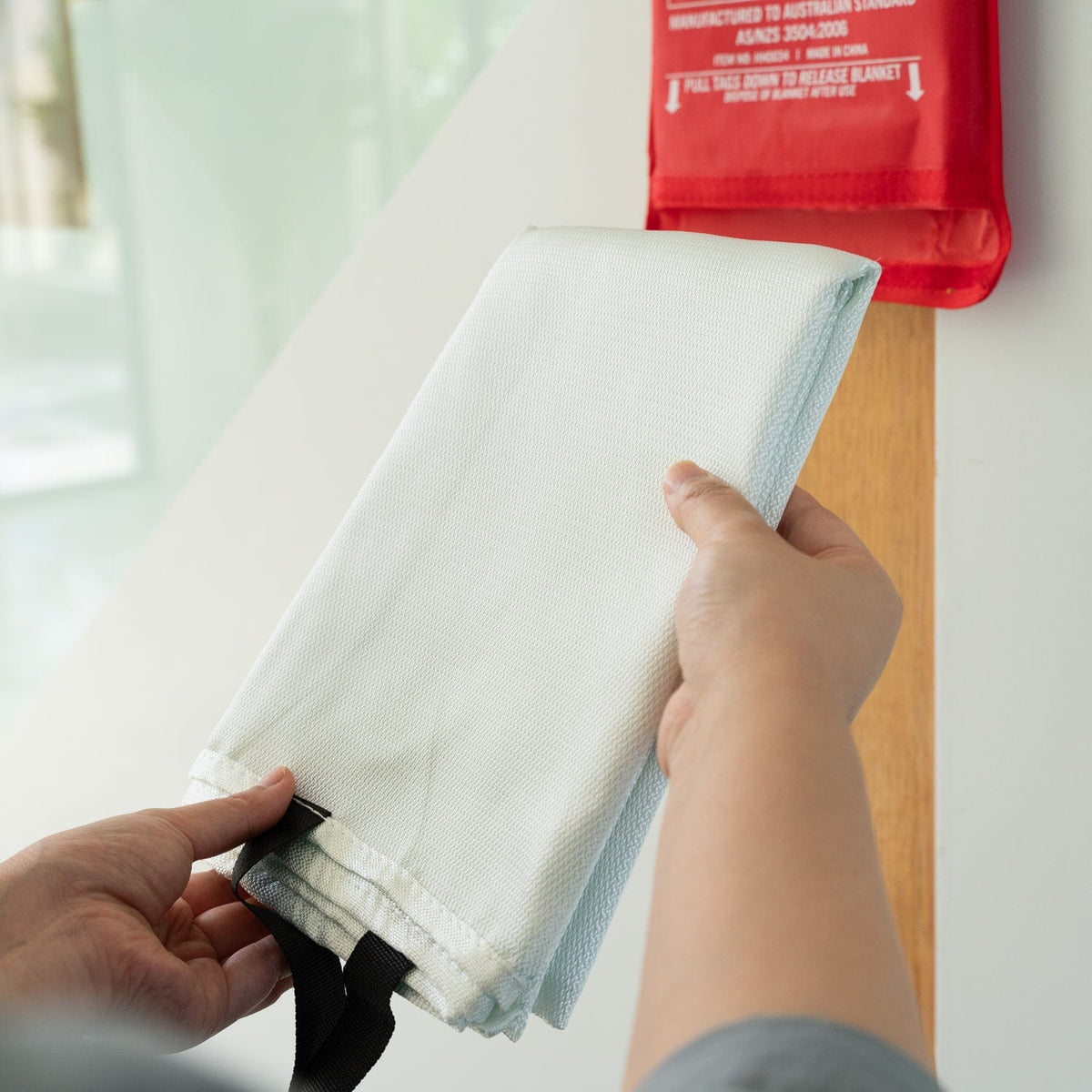 Fibreglass Fire Extinguishing Blanket | Home | Car | Boat | Caravan Safety | 1m x 1m