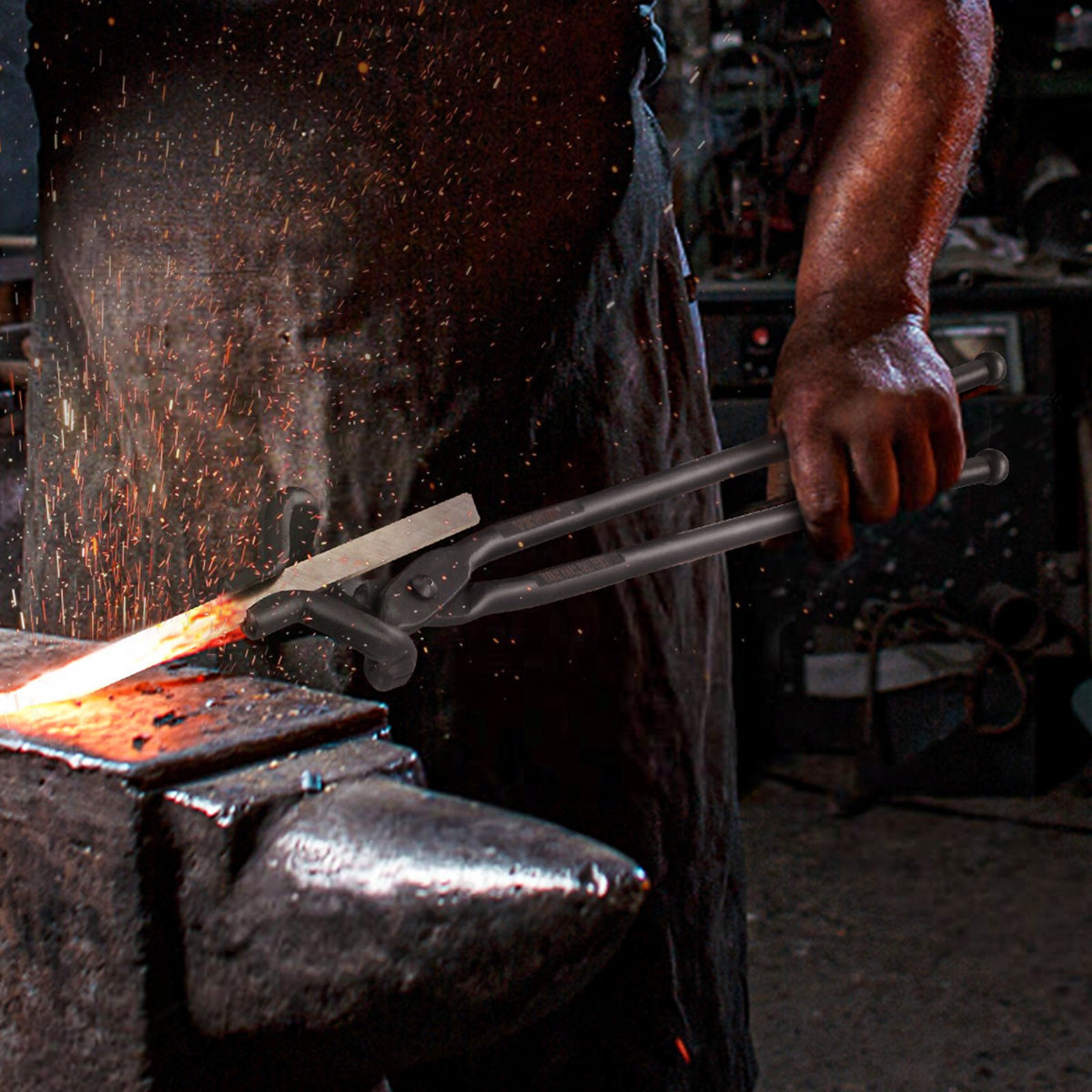 Blacksmith Tongs | 463mm Z V-Bit Carbon Steel Forge Tongs | For Knife Blades & Circular Forgings