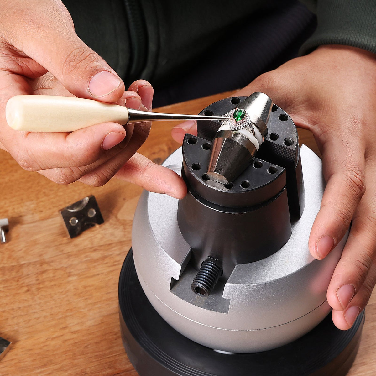 Engraving Block 5" Ball Vise | Jewellery Setting Vise with 34 Attachments & Rubber Base