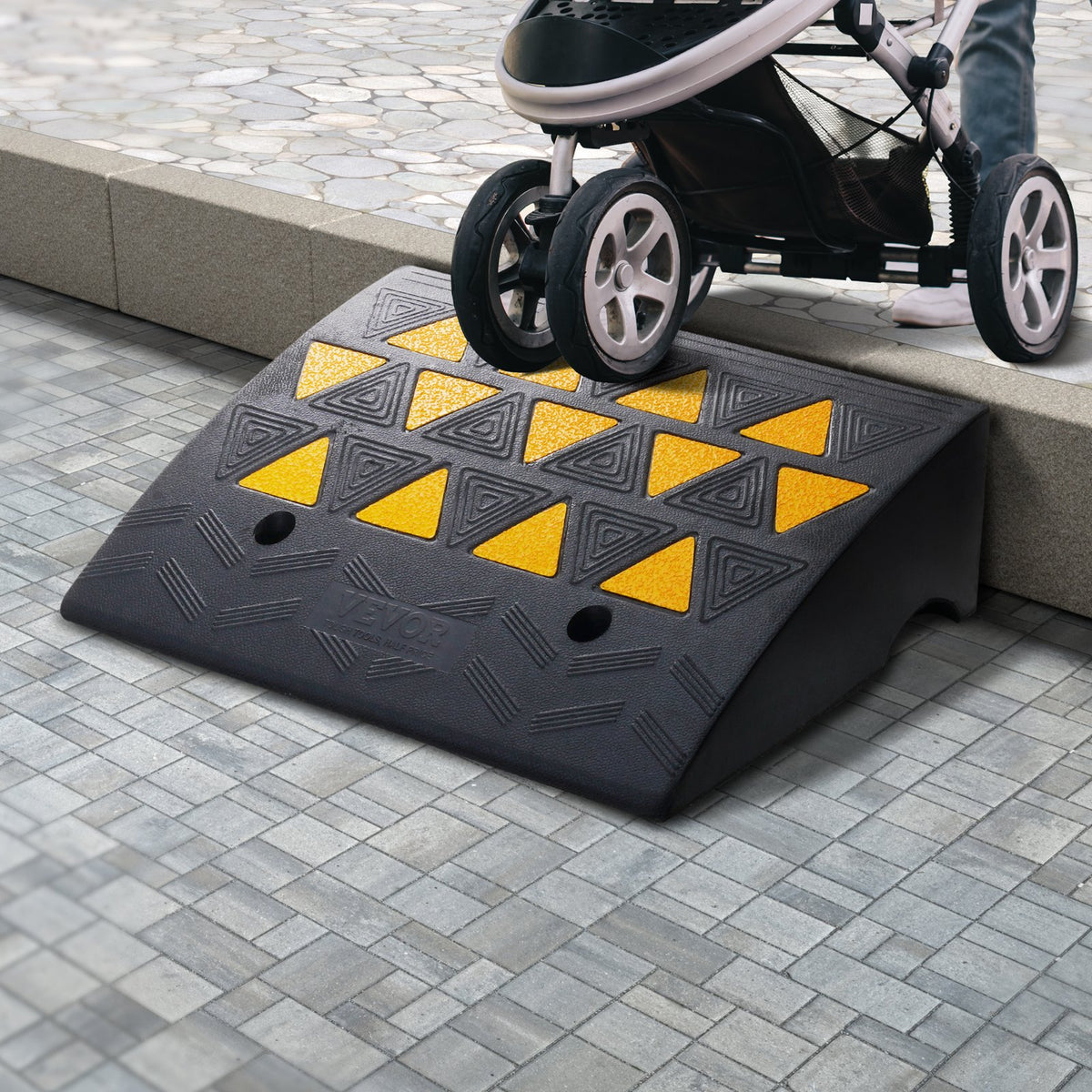 Rubber Curb Ramp 2 Pack | 15.2cm Rise Height | Heavy Duty 15 Ton Capacity | Driveway Threshold Ramps with Grid Structure | For Cars, Wheelchairs & Bikes