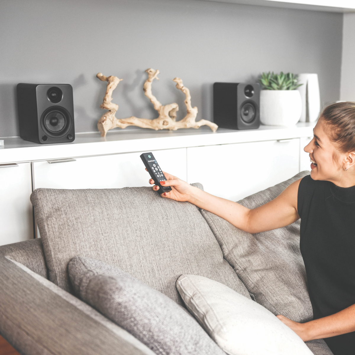 Powered Bookshelf Speakers - 140W | Bluetooth® and Phono Preamp | Pair - Matte Black | Kanto YU4