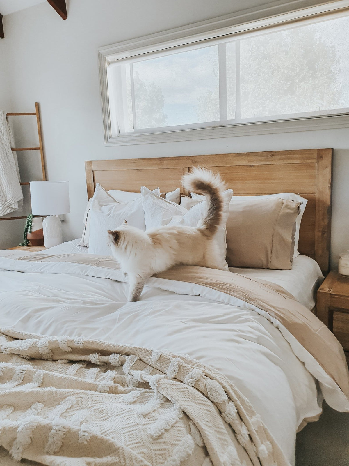 White/Macadamia Bamboo Quilt Cover - Queen